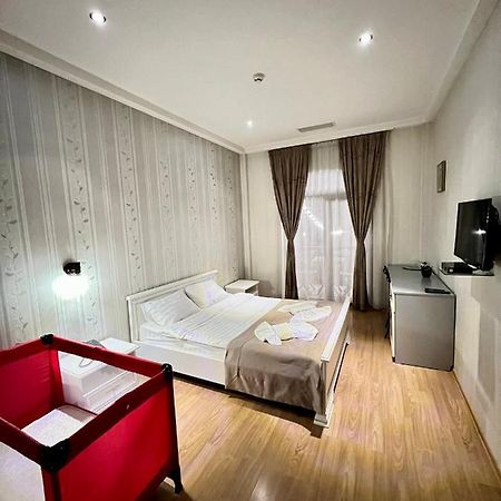 Granada Hotel And Restaurant Tiflis Dış mekan fotoğraf