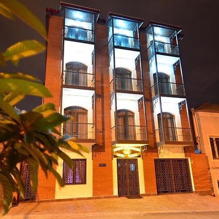 Granada Hotel And Restaurant Tiflis Dış mekan fotoğraf