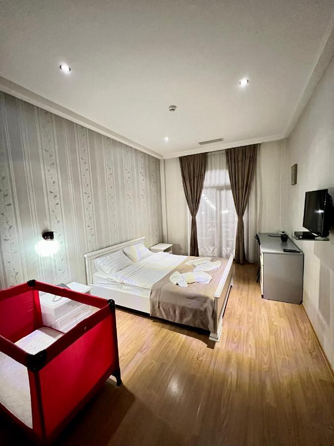 Granada Hotel And Restaurant Tiflis Dış mekan fotoğraf