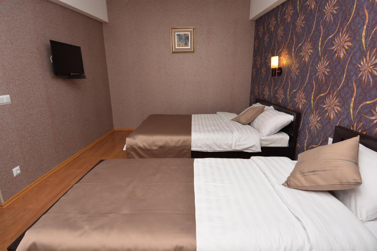 Granada Hotel And Restaurant Tiflis Dış mekan fotoğraf