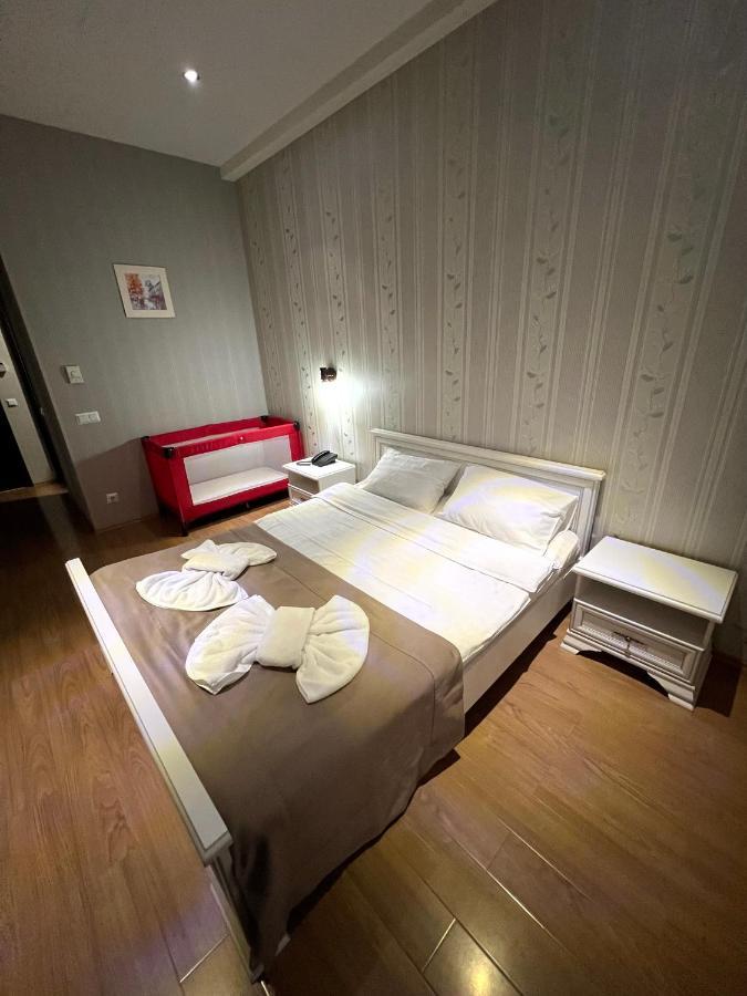Granada Hotel And Restaurant Tiflis Dış mekan fotoğraf