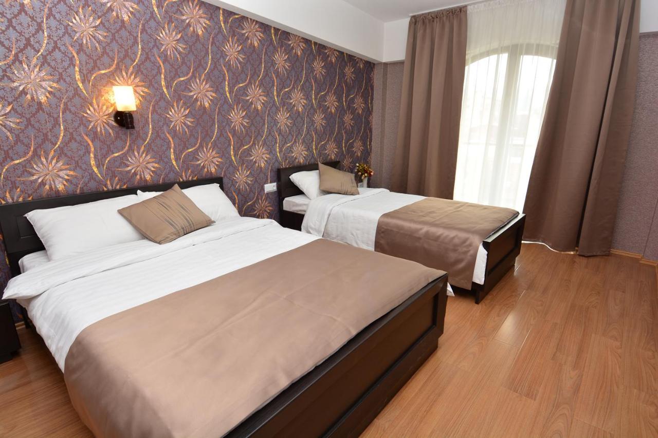 Granada Hotel And Restaurant Tiflis Dış mekan fotoğraf