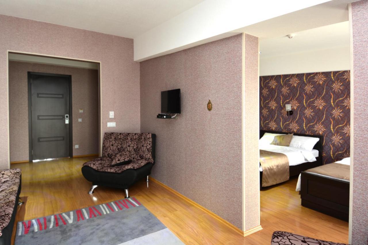 Granada Hotel And Restaurant Tiflis Dış mekan fotoğraf